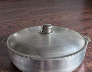 IMUSA Traditional Polished Aluminum Caldero Dutch Oven with Lid